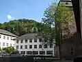 Blick vom Durchgang Grabengasse auf den Hexenturm im Innenhof