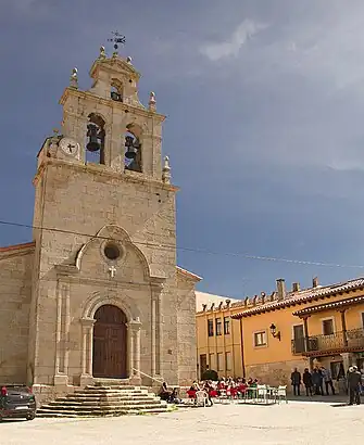 Mieza (Salamanca) – Obelisken am Glockengiebel