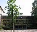 Verbindungsbau zwischen Haus-Nr. 32 und 34 mit u. a. der Bibliothek