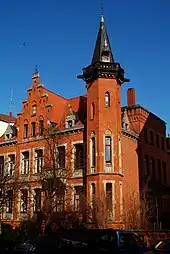 Die von dem Bürgervorsteher Wilhelm Orgelmann errichtete Villa Im Moore 24 ist heute das älteste erhaltene Gebäude in der Straße