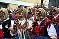 Hexen beim Imster Schemenlaufen, mit zweiteiliger „Schnapplarve“ („Gschnapp“), Tirol, 2016