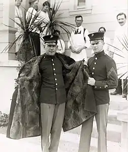 Kaninfellfutter, im Hintergrund Kürschner und Pelznäherinnen(USA, 1917)