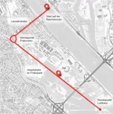 Karte der Wiener Innenstadt in Graustufen. Der Streckenverlauf ist rot eingezeichnet. Markante Punkte der Strecke sind markiert: Der Start auf der Reichsbrücke, die Lassallestraße, der Wendepunkt am Praterstern, die Hauptstraße im Praterpark, der Wendepunkt am Lusthaus sowie das Ziel auf der Mitte der Hauptstraße.