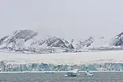 Inostranzewa-Bucht (dt.: „Bucht der Ausländer“): Inostranzewa-Gletscher (76°30‘N, 60°5‘O)