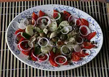 Salat nach Art von Pantelleria mit Makrelenstücken
