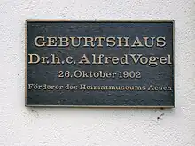 Inschrift am Geburtshaus von Alfred Vogel in Aesch. Schweizer Heilpraktiker, Pionier, Unternehmer