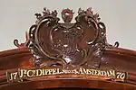 Wappen und Inschrift des Stifters