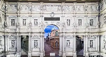 Teatro Olimpico, Bühnenwand