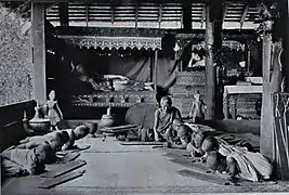 Innenansicht einer buddhistischen Dorfschule