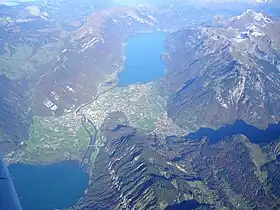 Aus 4000 m Höhe, unten der Thunersee, oben der Brienzersee