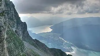 Thunersee und Interlaken, gesehen von der Schränni (Roteflue).