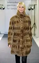 Gerüschter „Cashmere-Nerz“-Mantel (Ingo Saar, 2009)