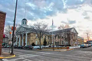 Das Iowa County Courthouse in Dodgeville, seit 1972 im NRHP gelistet