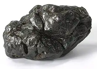 Fragment des Nantan-Meteoriten, Größe: 7.9 x 4.2 x 3.9 cm.
