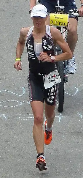 Sandra Wallenhorst als Führendebeim Ironman Germany, 2010