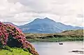 Blick von der Halbinsel Sleat auf Skye über den Sound of Sleat zum Festland mit dem die Halbinsel Knoydart beherrschenden Ladhar Bheinn