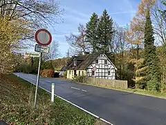 Jörgenmühle 22 - Abzweigung der Straße nach Berghausen von der L 286
