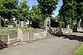 Stützmauer entlang der Kastanienallee