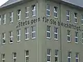 Schriftzug am Verwaltungsgebäude