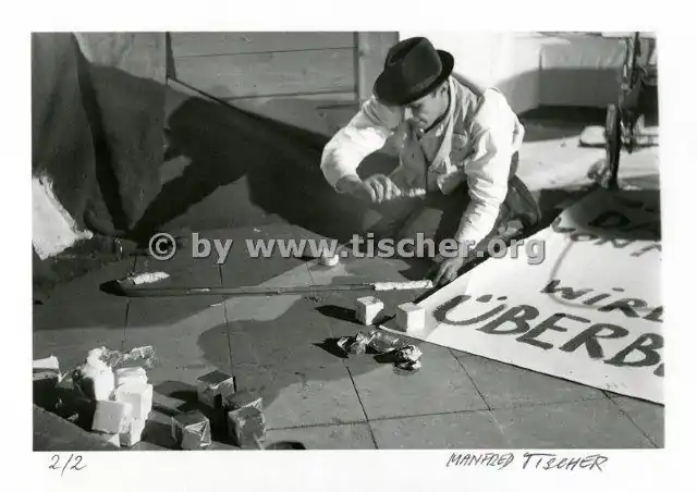 JBA-F 92830; zwei der 22 Fotografien aus der Beuys-Aktion, um die sich der Rechtsstreit 2009 entzündete.
