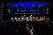 Jack Brell Nacht 2023 mit Dominique Horwitz, Philharmonisches Orchester Freiburg, Dirigent Enrique Ugarte