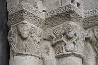 Kapitelle am Westportal