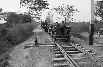 Britische Jeeps südlich von Mandalay, Burma, 1945