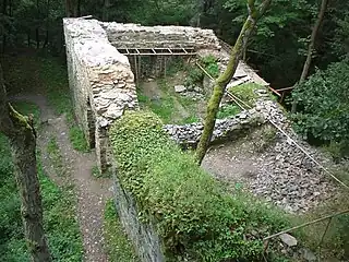 Ruine der Jagdburg Jenčov