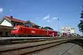 Br 2016 der ÖBB im Bahnhof Jennersdorf mit Doppelstockwagen namens „Wiesel“