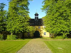 Torhaus in Jersbek, die Gemeinde führt es im Wappen