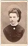 Brustbild einer jungen Frau (ca. 1870)