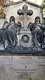 1860: Gerichts- und Friedensengel am Kreuz, Grabdenkmal für Fam. Dr. Haenel, Innerer Neustädter Friedhof Dresden