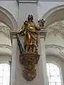 Judas mit dem Abbild ChristiSkulptur von Joseph Prötzner in der Peterskirche, München