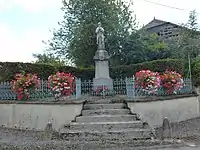 Gefallenen-Denkmal in Justine