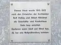 Plakette am Eingang Nordseite