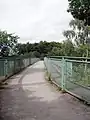 Brücke über die B55a zwischen Nord- und Südteil des Parks