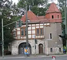 Umformerwerk mit Wartehäuschenam Platz des 23. April