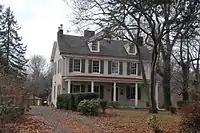 Zwei Baudenkmale in Cherry Hill: Samuel Coles House (links) und Kay-Evans Farm (rechts)