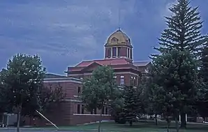 Das Koochiching County Courthouse in International Falls, seit 1977 im NRHP gelistet