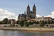 Dom und Fürstenwall vom rechten Elbufer