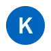 Rundes Liniensymbol mit dem weißen Großbuchstaben K in mittelblau gefülltem Kreis vor neutralem Hintergrund
