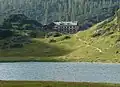 Das Kärlingerhaus vom Ostufer des Funtensee aus gesehen