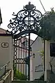 Eingangstor zum Kirchhof der Pfarrkirche im Kahlenbergerdorf