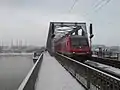 Regionalbahn nach Wiesbaden auf der Nordbrücke (Dezember 2007)