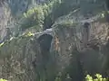 Blick von Altfinstermünz auf die Passstraße oberhalb der Kajetansbrücke