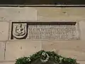 Gotische Inschrift über dem Portal der Rieterkirche
