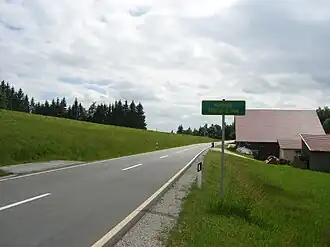 Passhöhe mit Hinweisschild