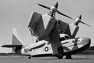 Kaman K-16B mit Kipprotortragflächen in maximaler Anstellung