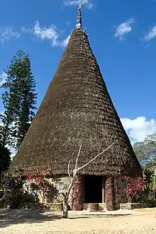 Traditionelles Haus der Kanak im Tjibaou-Kulturzentrum