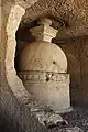 Kanheri, Höhle 3 – Votivstupa mit Brüstungszaun